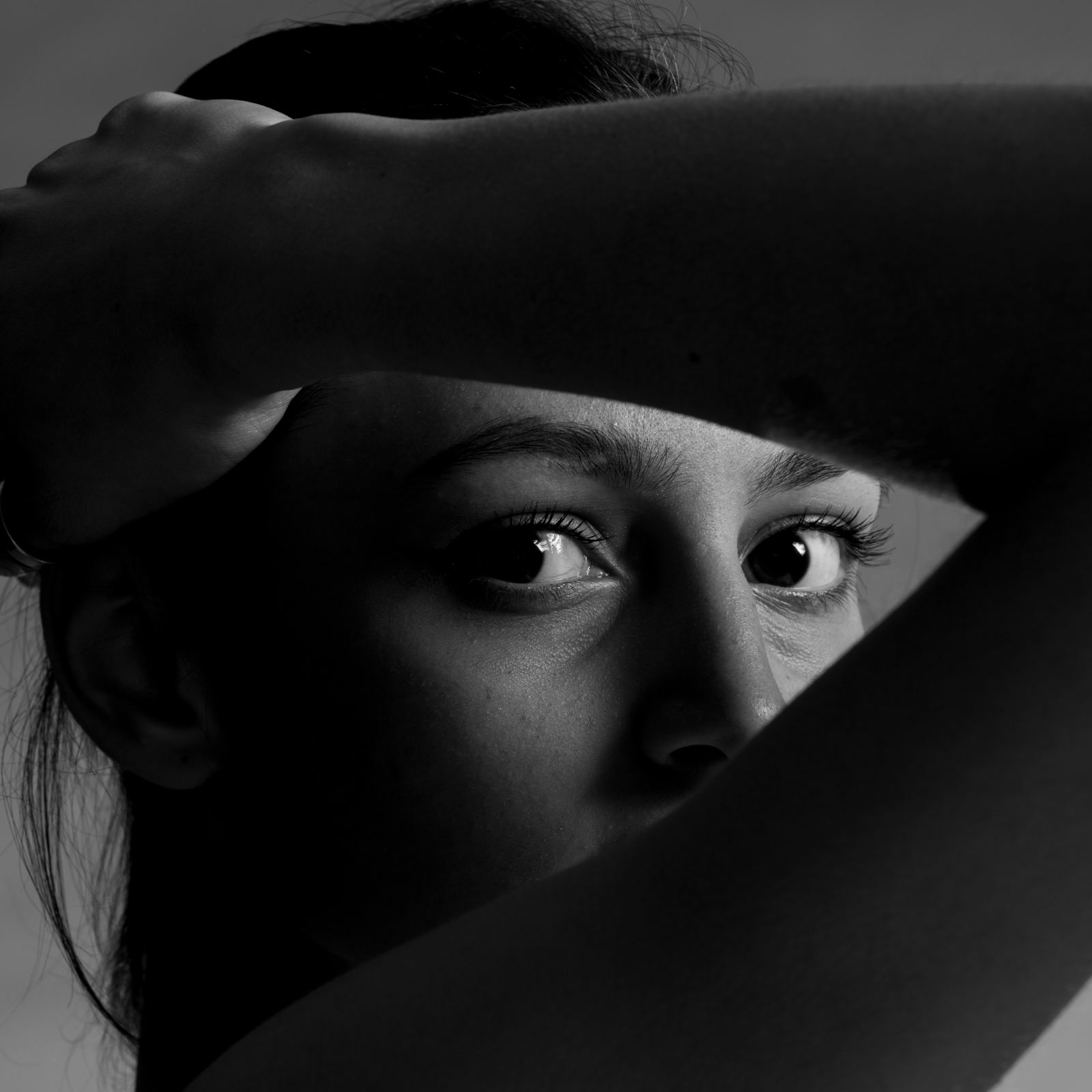 Ritratto in studio, illuminazione laterale