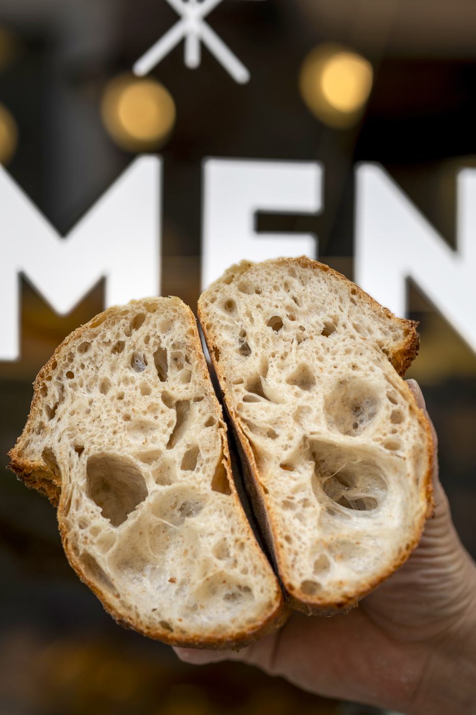 Lavorazione del pane nel laboratorio Fermento