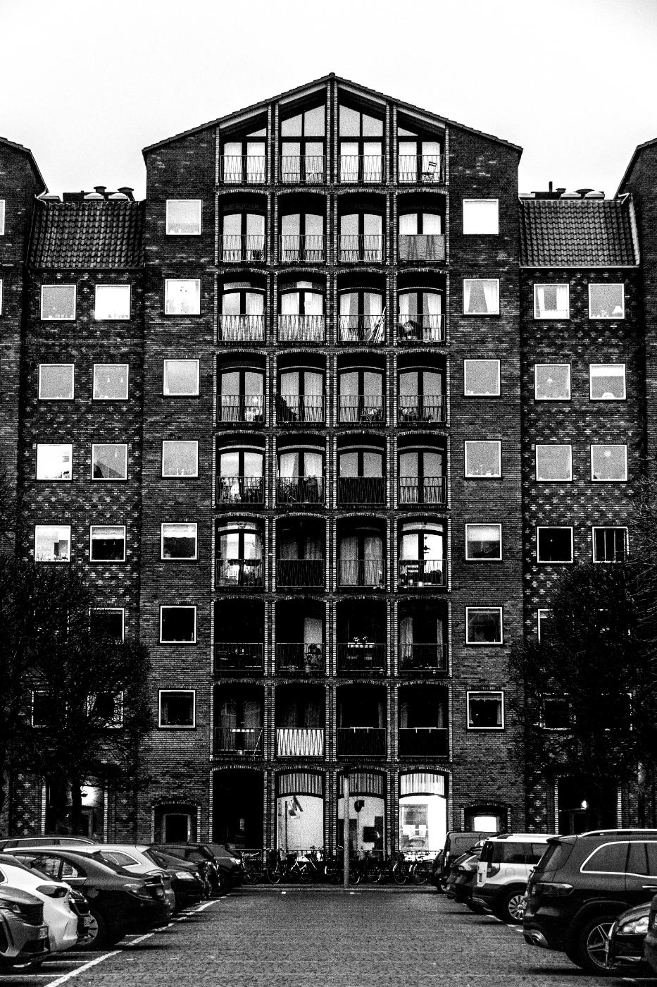 Facciata verticale di un edificio in città